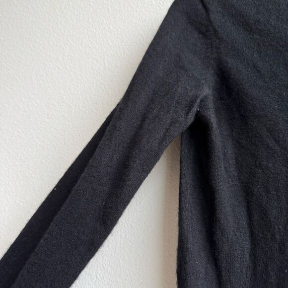 Everlane 100% Cashmere Black V Neck Pullover Classic Sweater Size Small - Picture 3 of 10
